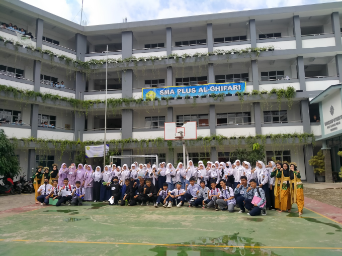 SMA Plus Al-Ghifari